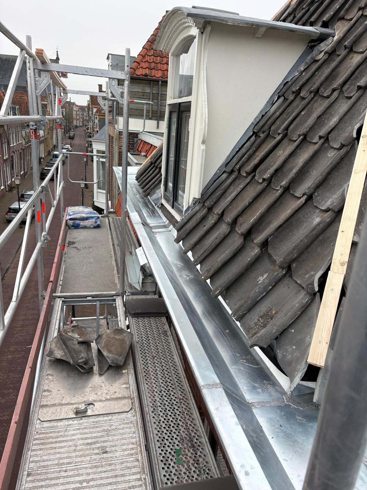 Zinken bakgoot renovatie Hoorn